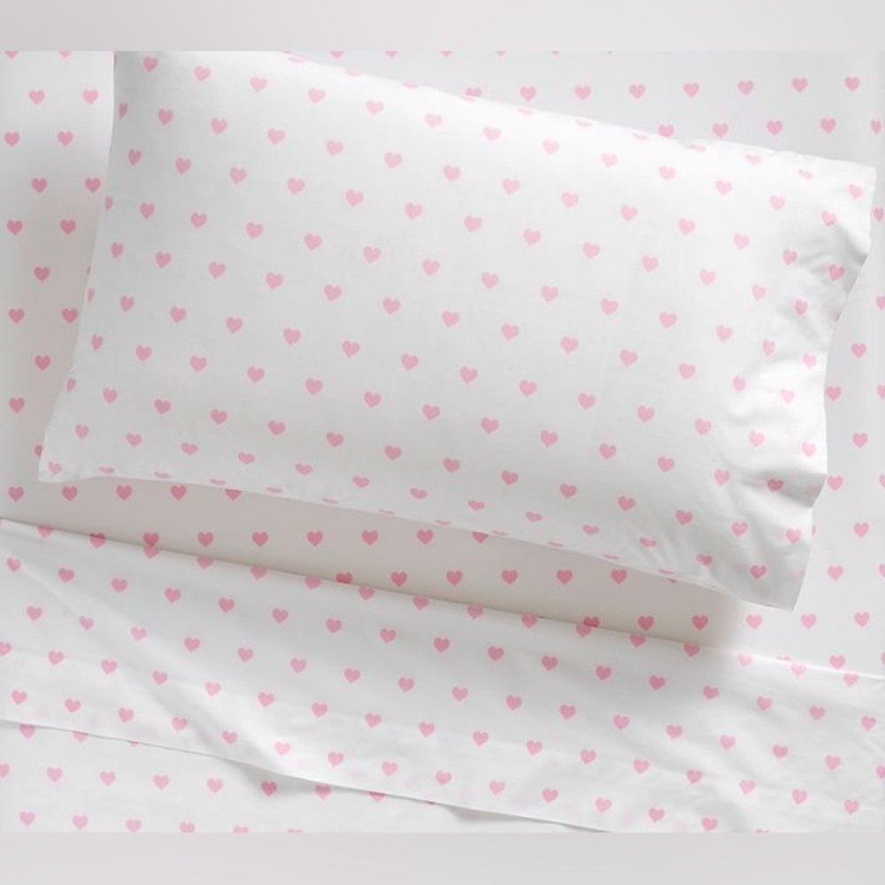 Pottery barn kids, 7 piece bed set girls/ toddler/ Heart Sheet Set & Pillowcases